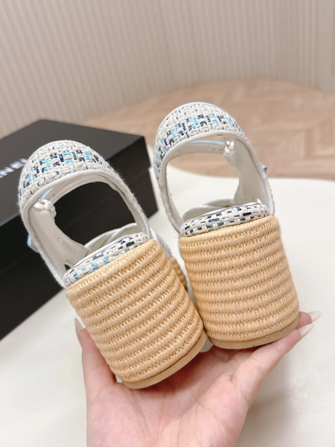 👟👟Ex-factory price 600👟👟 CHANEL Chanel 2025 new sandals and slippers series classic series every style is great rhombus platform sandals and slippers elegant and noble comfortable and versatile upper: sheepskin, woven cloth foot pads: sheepskin sole: rubber outsole size: 35-40